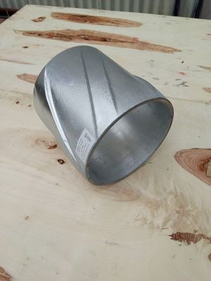 セントラライザーを包装する必要な鋼鉄弓ばねのセントラライザーのセメントで接合している用具