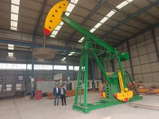 API 11E 標準クランクバランス 油田ポンプユニットの軽量ポンプジャック