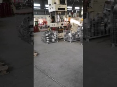 閉ざされた端で持ち上げられる鋼とプラスチック製の糸保護具